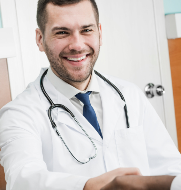 Médico confiante usando a plataforma Epigene